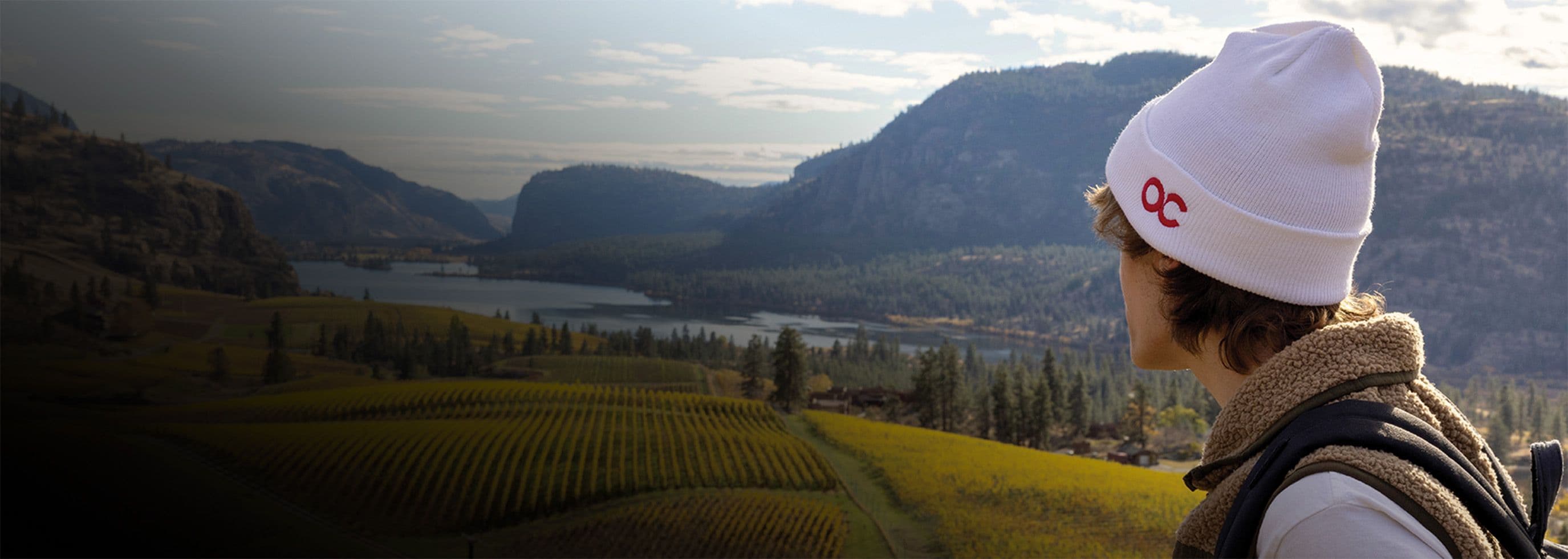Vista del lago Okanagan y los viñedos desde el campus de Okanagan College