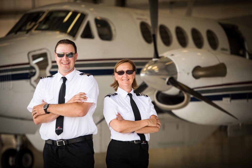 Dos pilotos de Super T Aviation Academy
